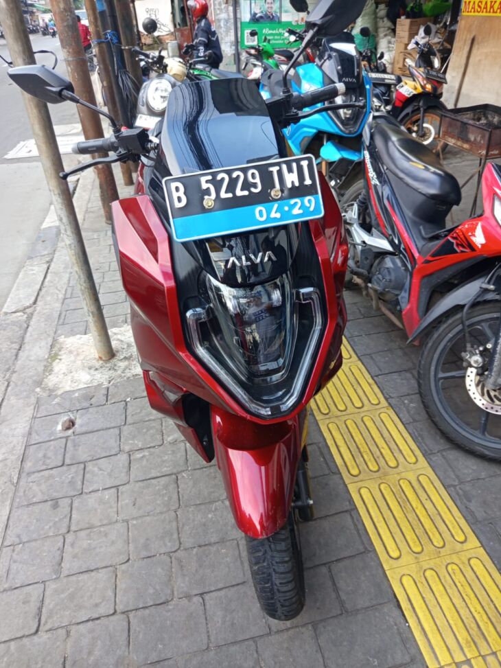 Alva One Red