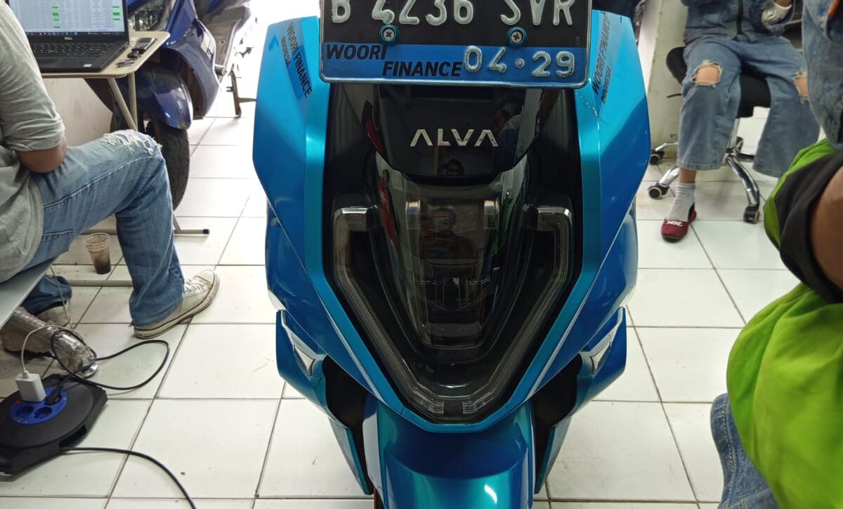 Alva One Blue Edition