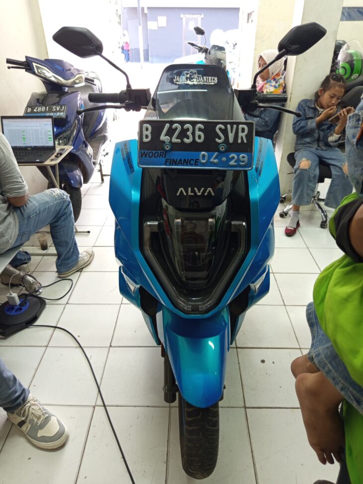 Alva One Blue